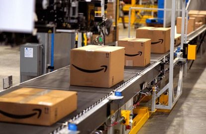 Amazon da un paso más en automatización: ha empezado a usar robots para empaquetar sus productos | Transformación Digital | Tecnología | EL PAÍS